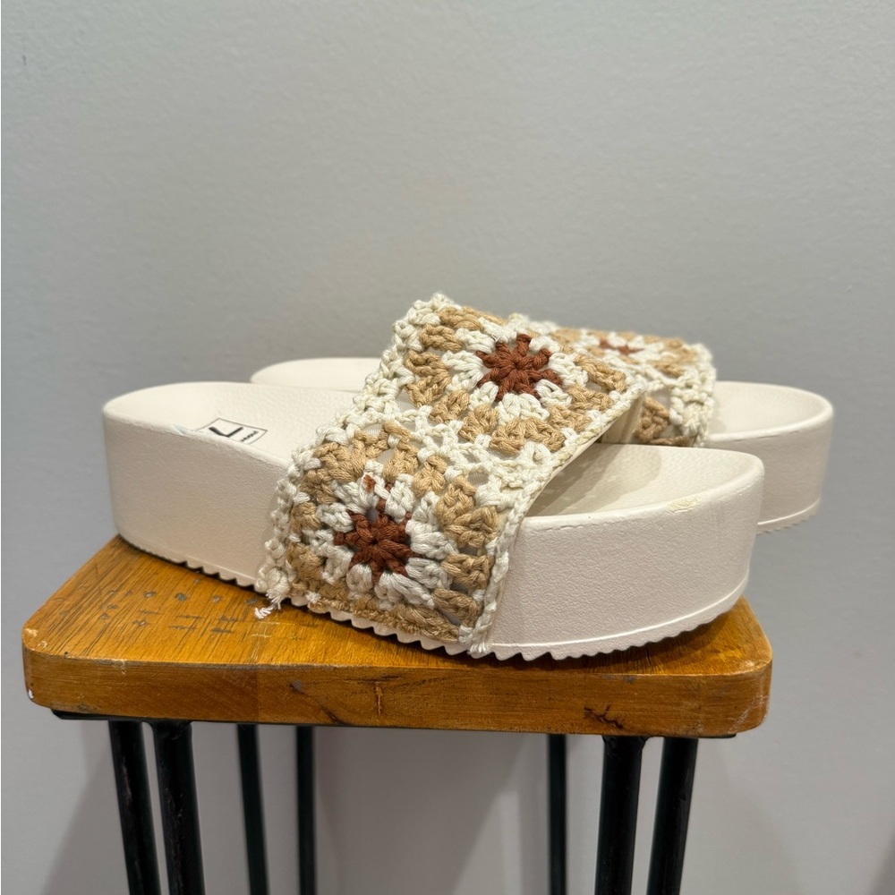 Dirty Laundry Size 8 crochet platform slides Shoe Sandals Knit